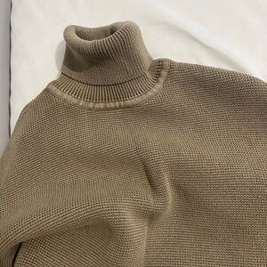 Zara Cropped Knit Sweatshirt
